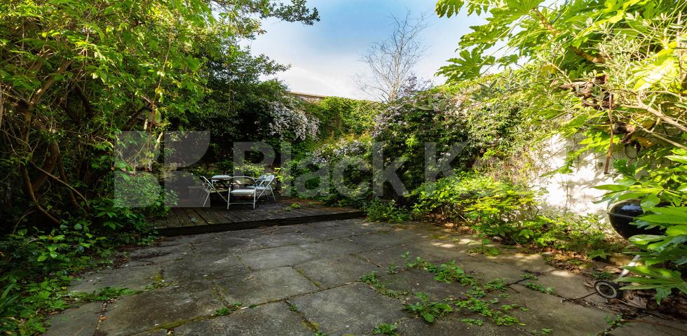 Amazing two bed with private garden and being a stoes throw to Primrose Hill. St Georges Terrace, Primrose Hill / Camden 